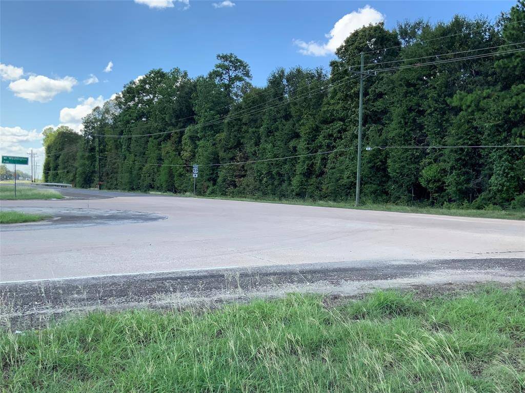 Hwy 59 Bypass (sign with South Washington Ave) with view of HWY 59 Southbound Feeder.  Property located behind power lines.