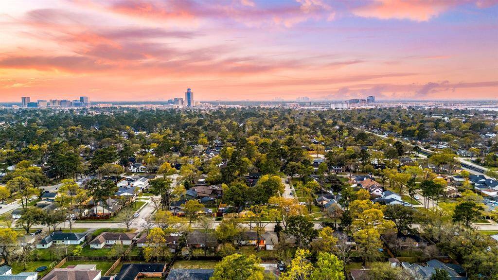 An expansive sunset panorama highlighting this home’s convenient location just minutes from Memorial City  Mall, City Centre, and the Energy Corridor.
