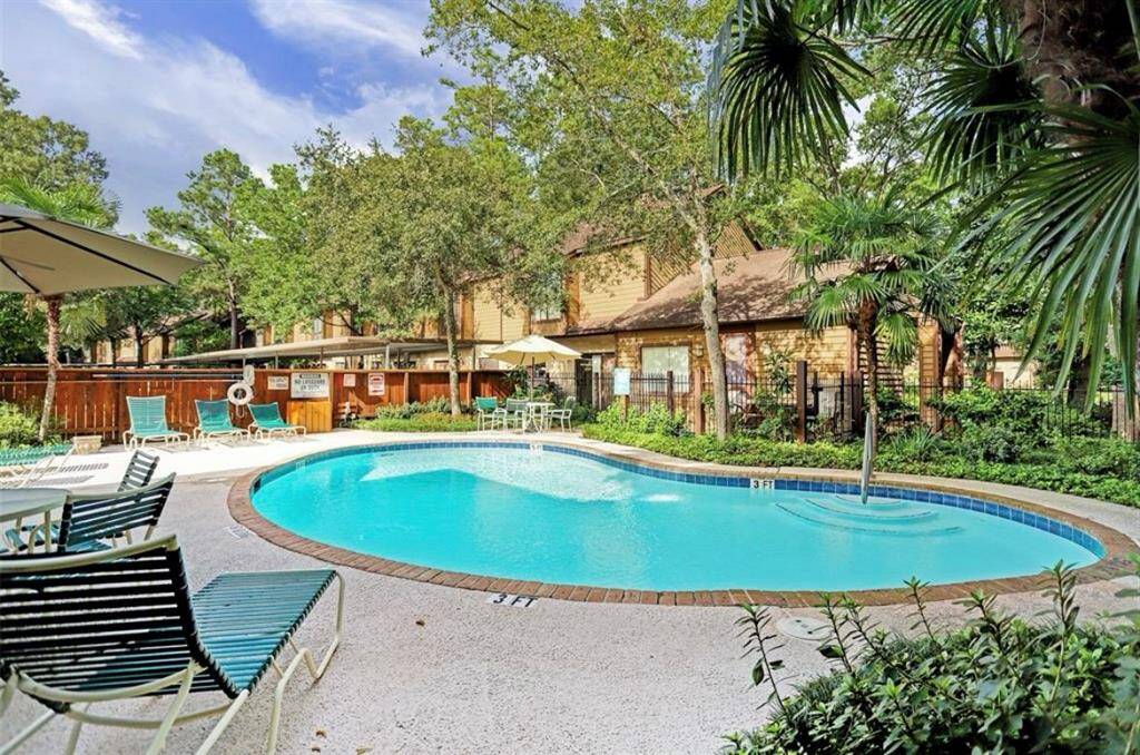 Community pool