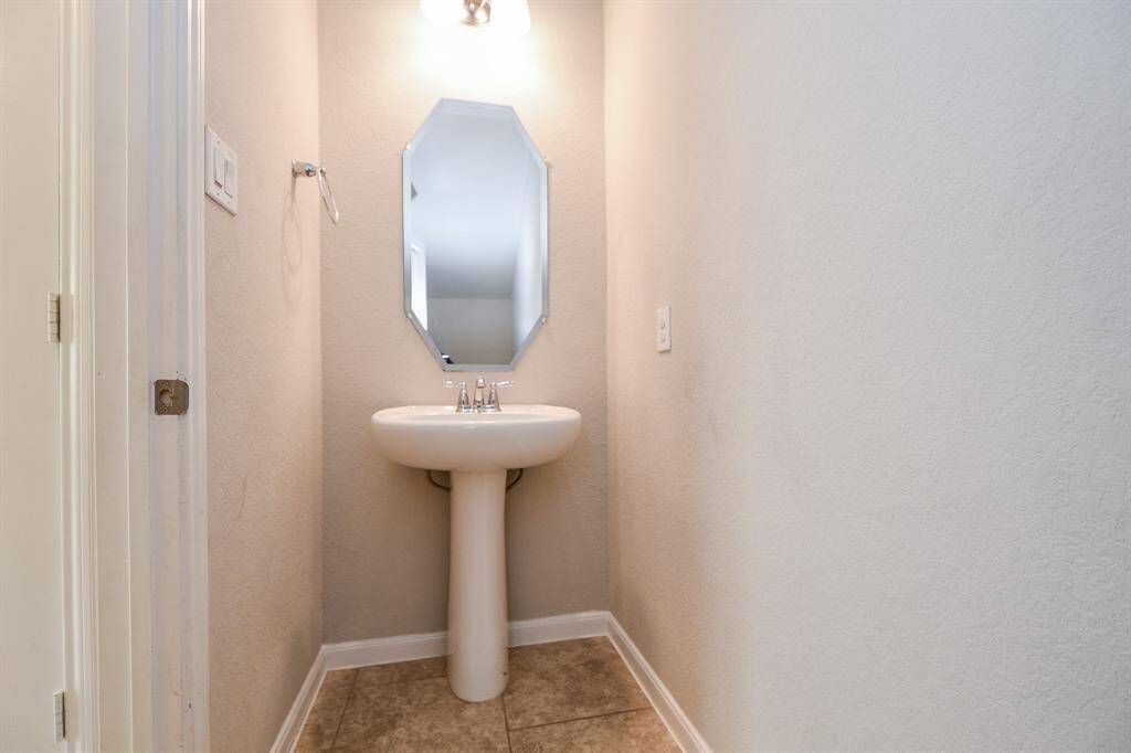 1/2 bath downstairs