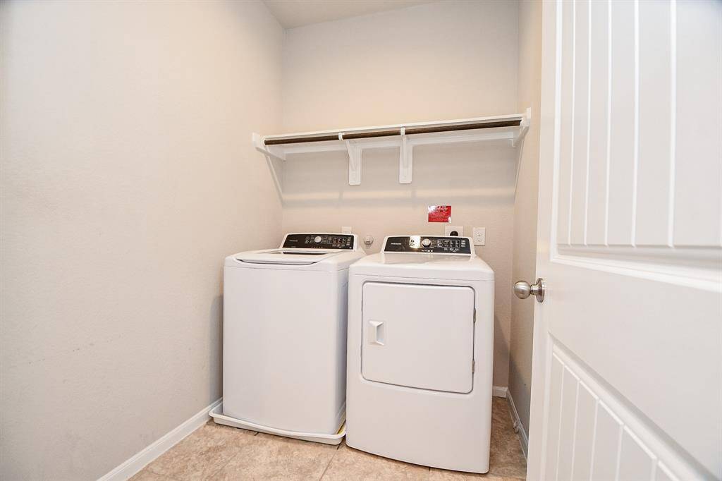 washer and dryer included