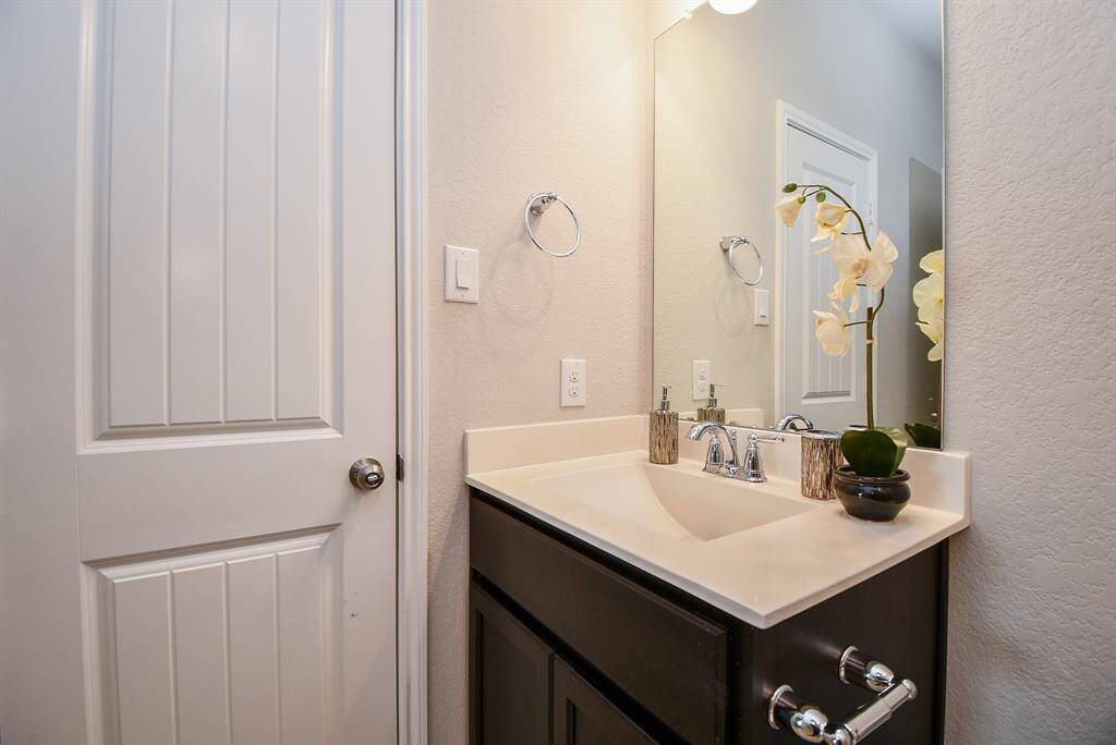 2nd bathroom