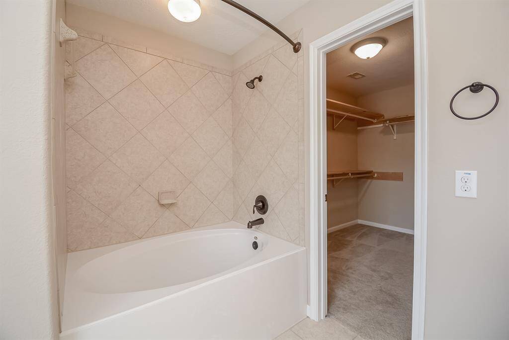 Garden tub/shower combo and walk-in closet with extra shelving nook