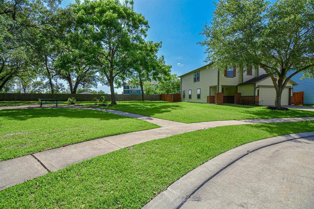 Plenty of outdoor space for friends and family