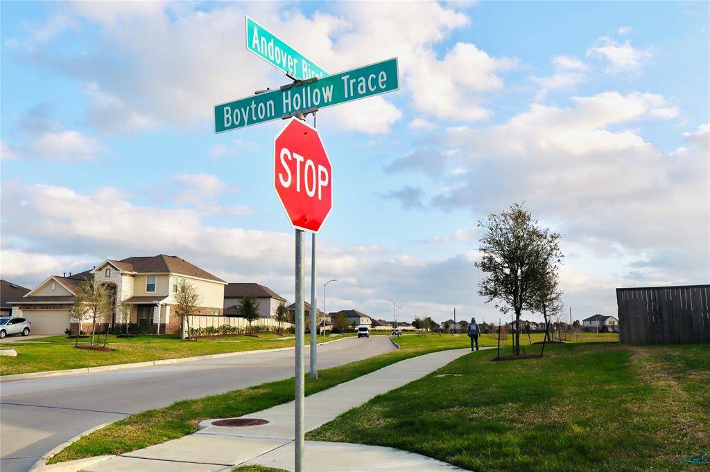 Conveniently located just off Andover Birch Dr., with quick access to Post Rd for easy community entry and exit.