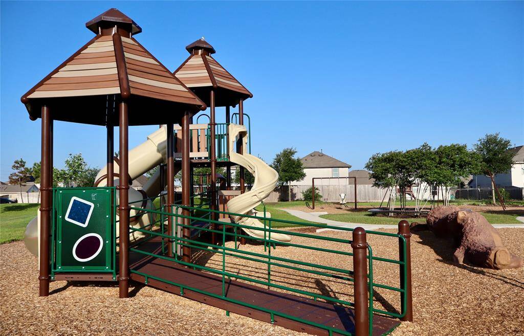 Ideal for families, this versatile playground offers fun for everyone.