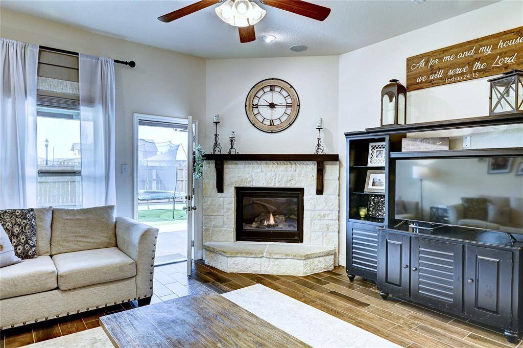 Gas fireplace