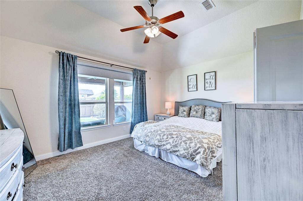Master Suite w/motorized window treatments
