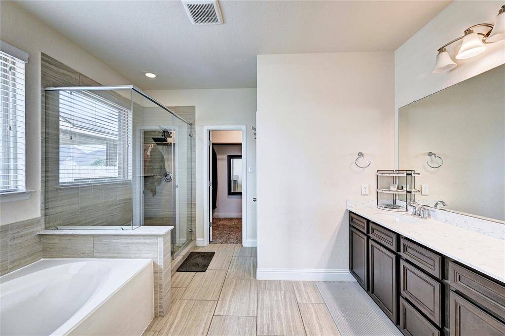 Master Bath w/Dual sinks