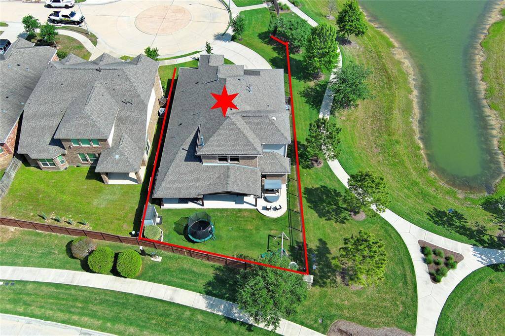 Easy access to walking trails!
