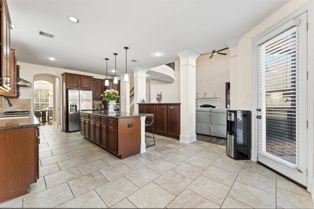 This breakfast room and the kitchen is created for congeniality! Period