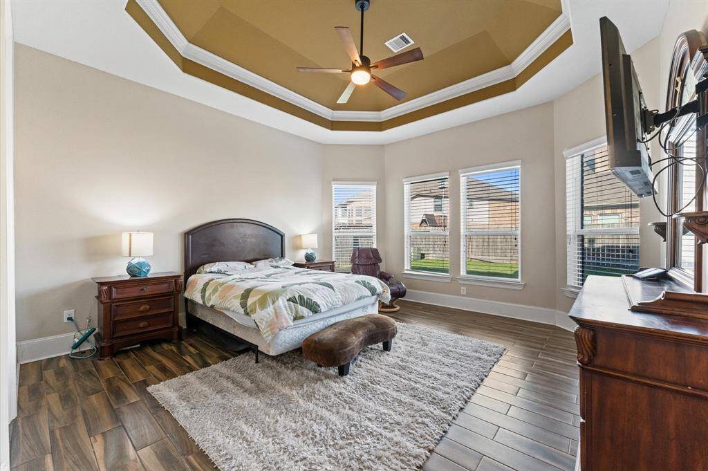 Serenely simple...Main suite-spacious yet intimate-a private place for quiet times.