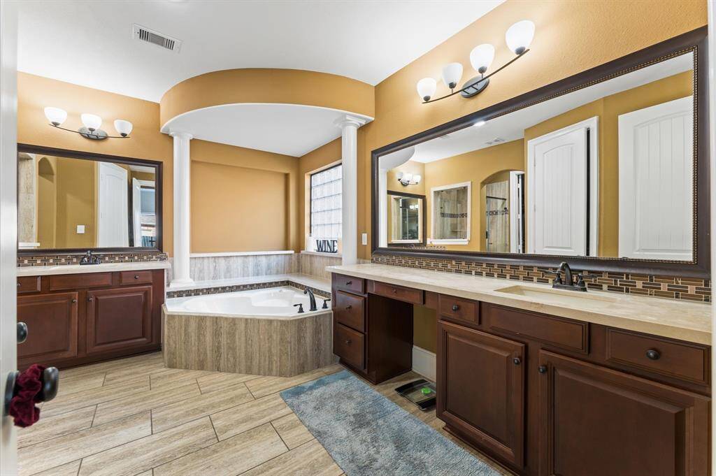 Beauty, glamour and function combine to enhance this bath