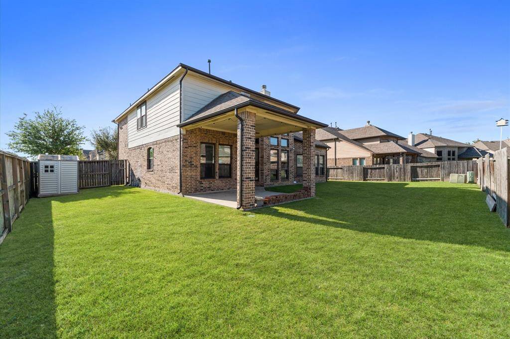 Look at this yard. Plenty of room to plant a garden