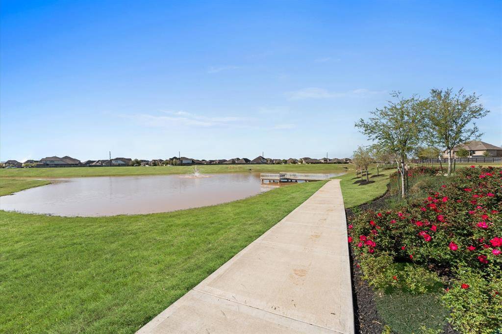 Lovely walking trail in this subdivision