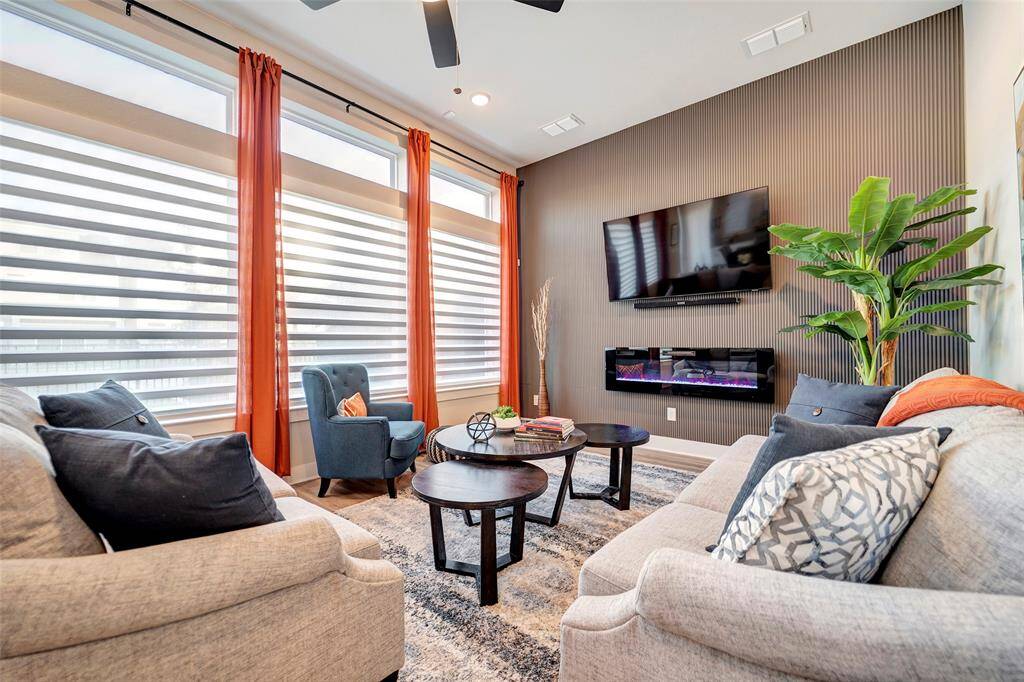 The living room is both spacious & light with large windows situated towards the yard & green space.