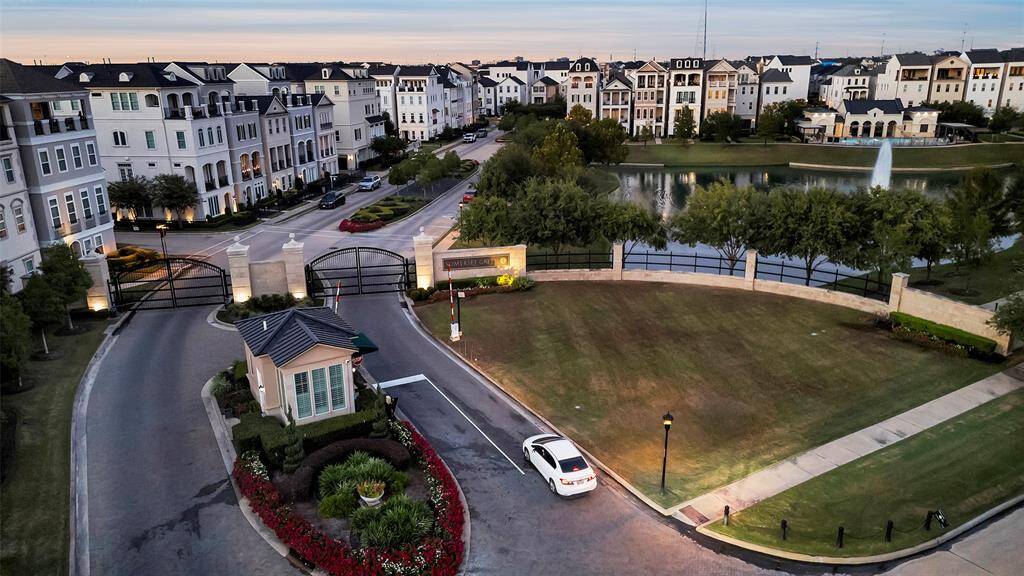 The entrance to Somerset Green is manned to allow privacy & security. The community also features a beautiful pond with a large fountain & paths to walk & enjoy this feature.