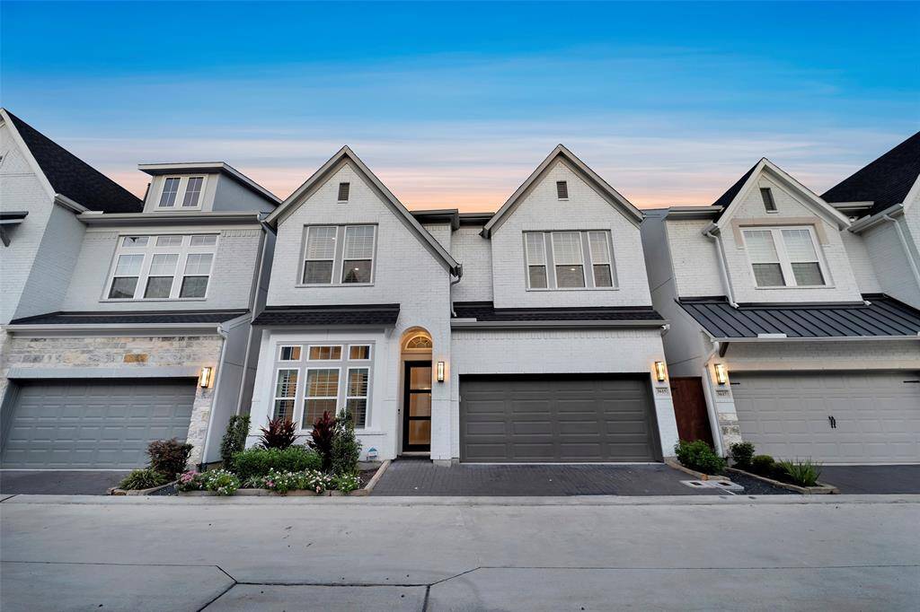 3615 Weston Manor Lane is not to be missed. Will you be next to relax here in total luxury? Don't miss out - visit today!