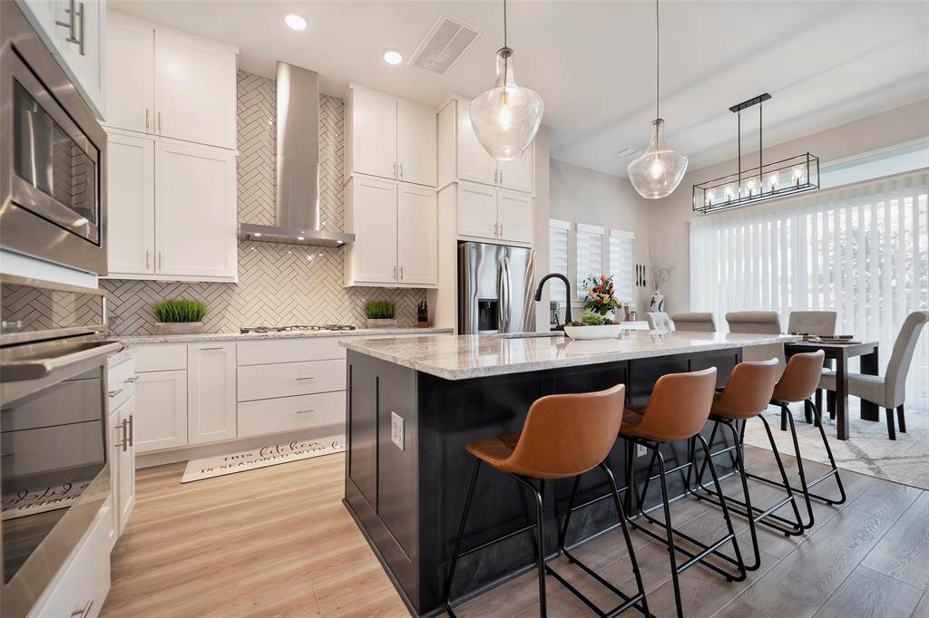 This island seats 4 comfortably at the breakfast bar.