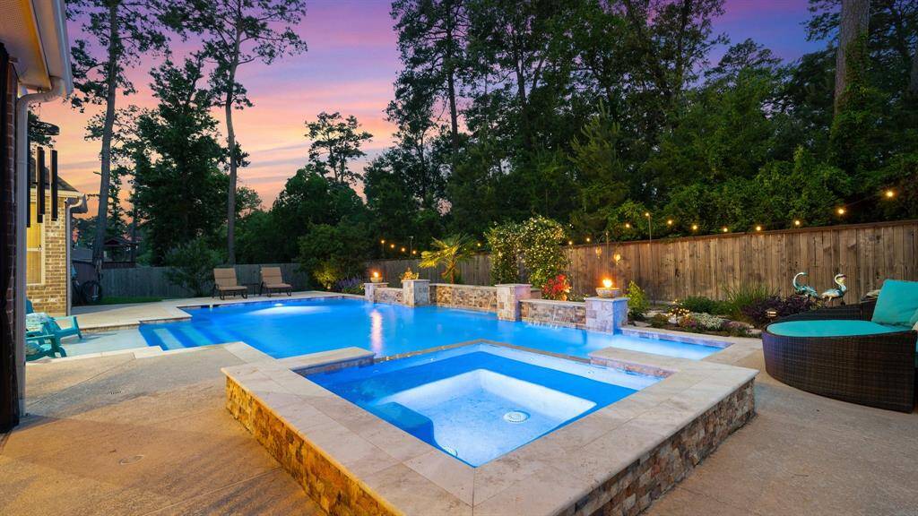 The custom saltwater pool and spa! iMake this your backyard paradise! LED lighting that changes colors!