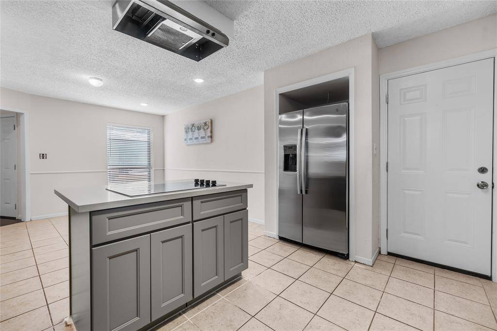 Recently renovated kitchen with a new accent island kitchen!