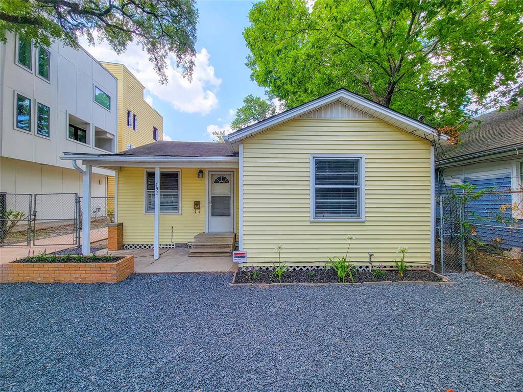 Charming Heights Bungalow ...452 Link