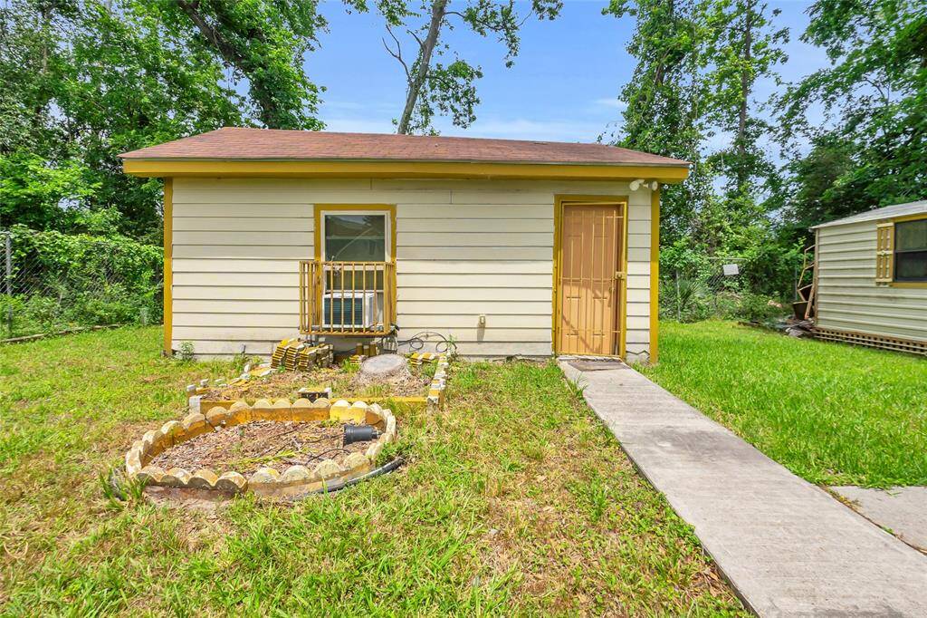 A separate exterior structure offers endless possibilities