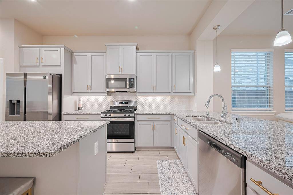 Stainless steal appliances, granite counters and lots of storage