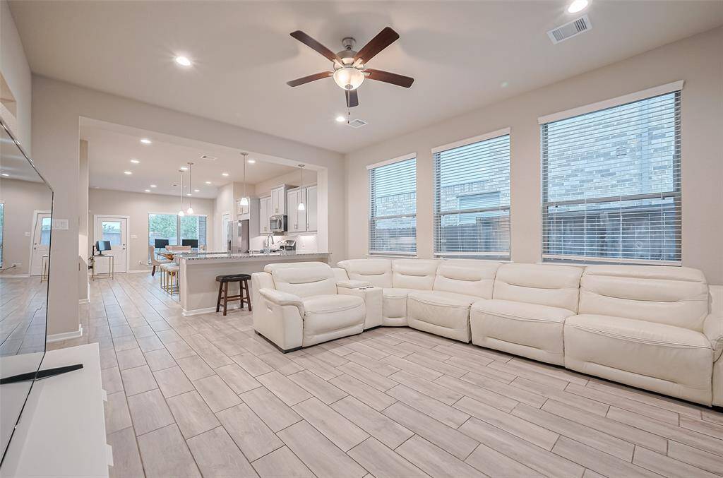 High ceilings, big windows and plenty of natural light