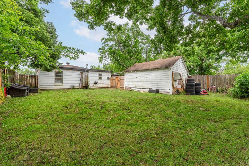 Spacious Backyard