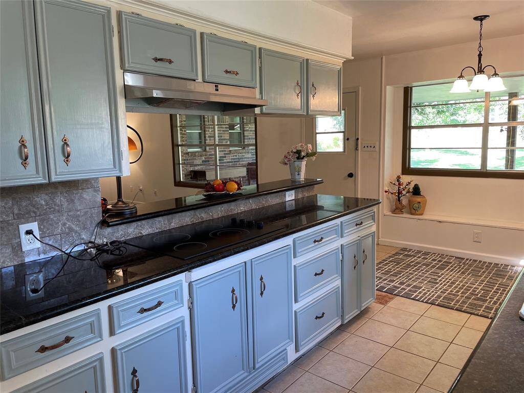 Kitchen and Breakfast area.