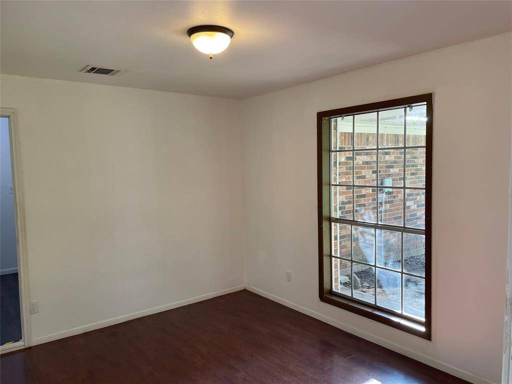 2nd bedroom.