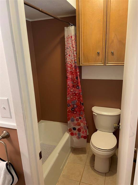2nd bathroom with tub and shower.