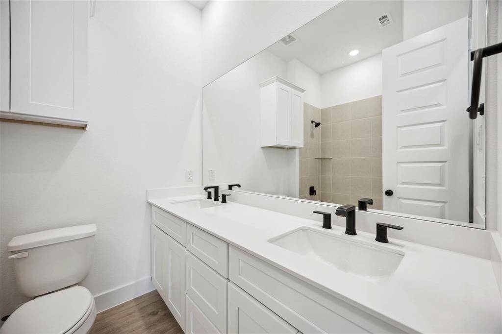 Guest full bath 2nd floor