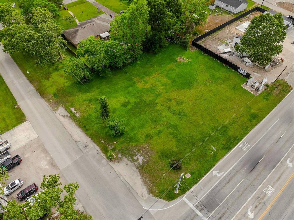This lot is located near Santa Fe high School and 1764.