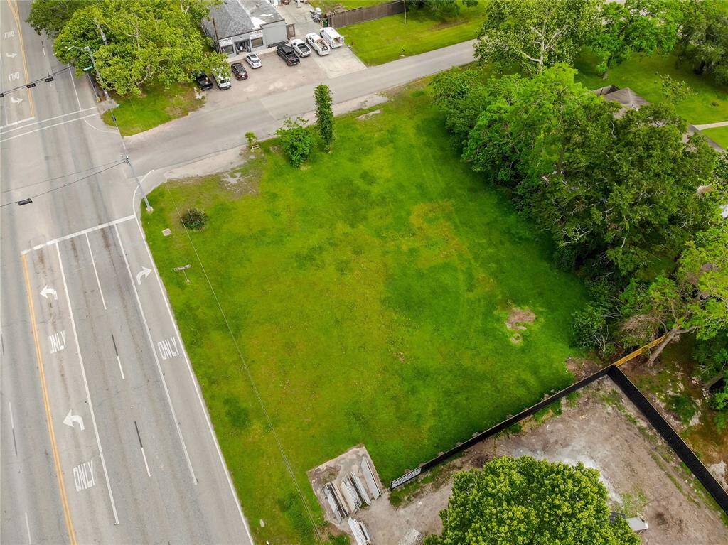 There is 0.47 acres, slightly under half an acre.