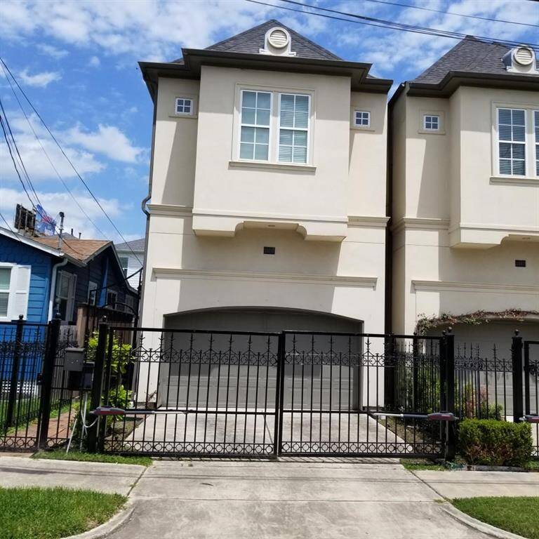 2014 built, Gated, 3 Story Townhouse with 3 BRs, 3.5 Baths in Sunset Heights.