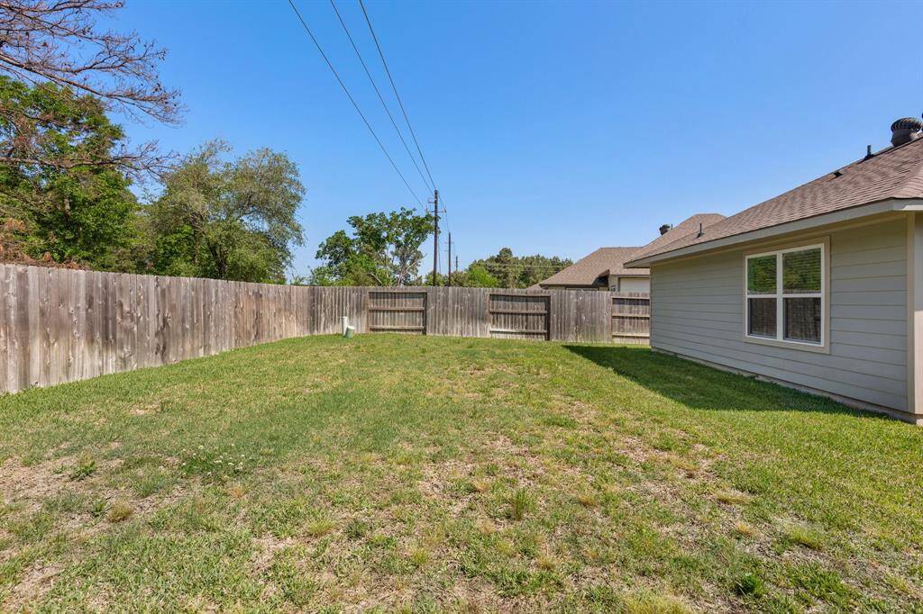 Plenty of space for gardening, playtime and other outdoor activities.