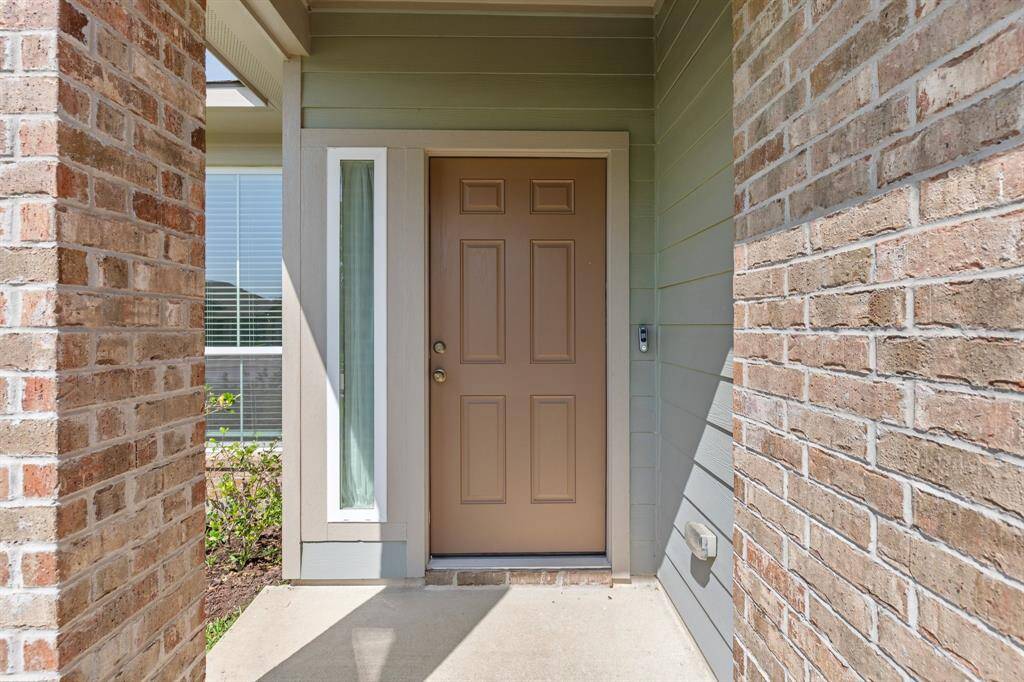 Tucked away in the peaceful community of Timber Trails and quick access to highway 249 and is zoned to top rated Tomball ISD!