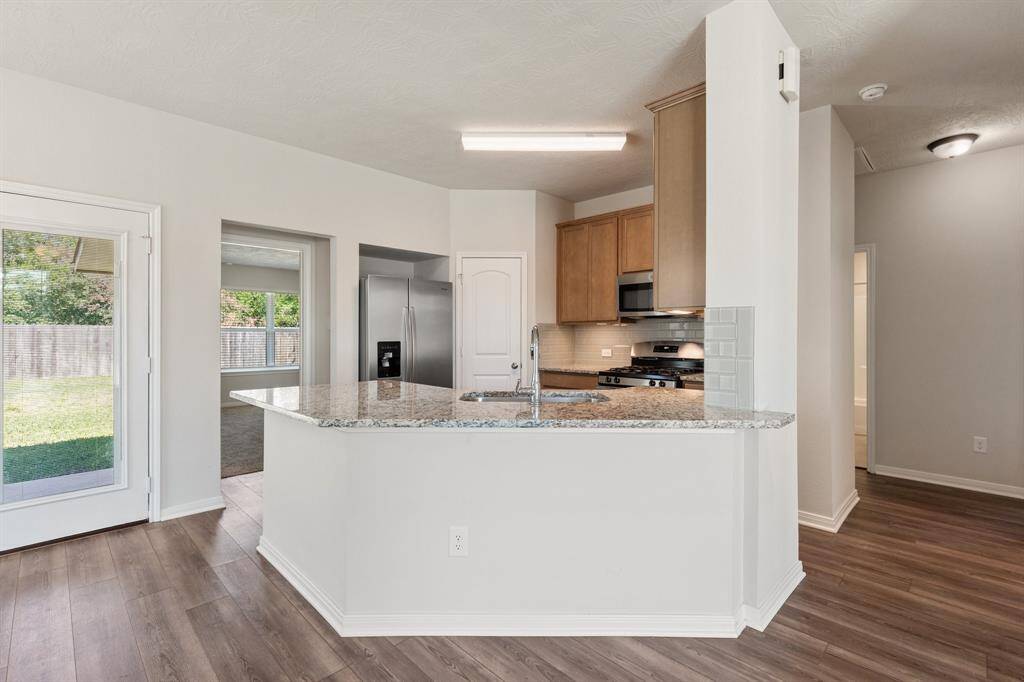A breakfast bar provides plenty of additional seating options.