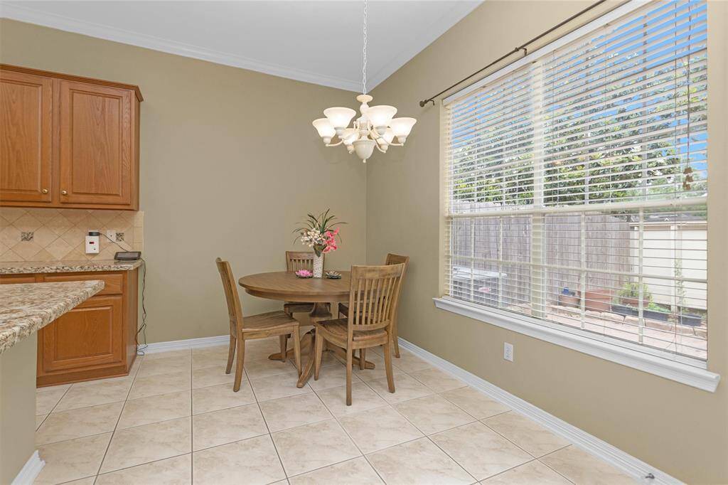 Light and bright breakfast area off the kitchen