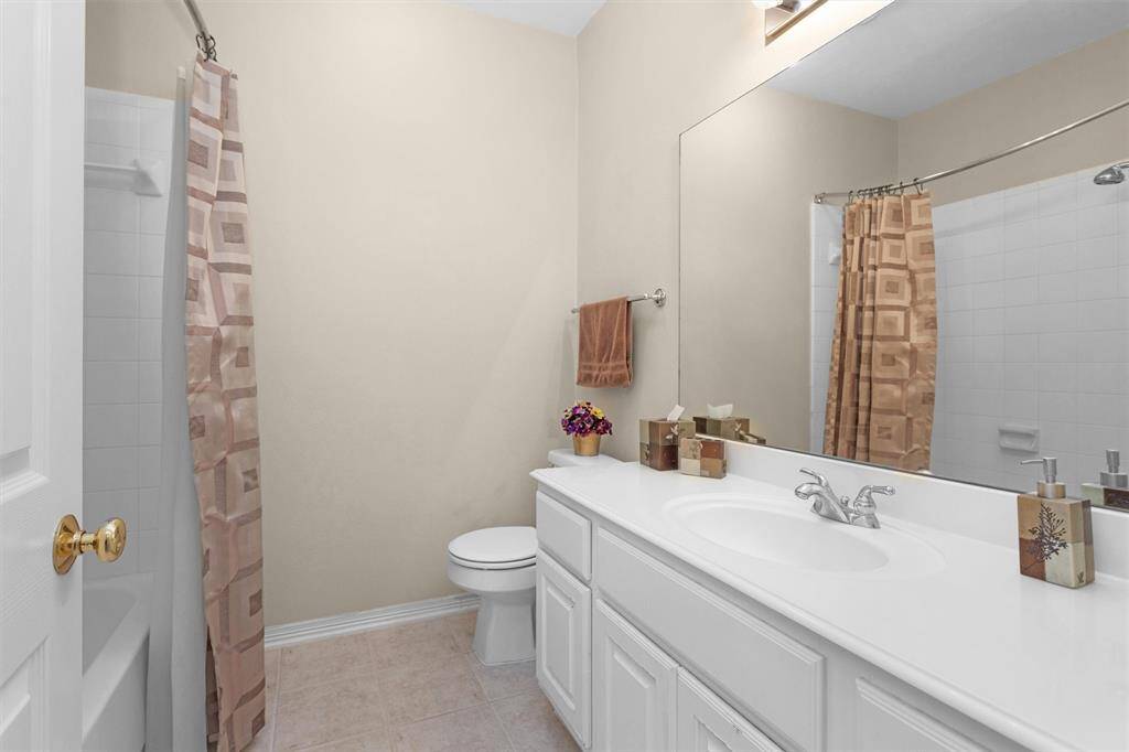 Hall bathroom with combined tub/shower