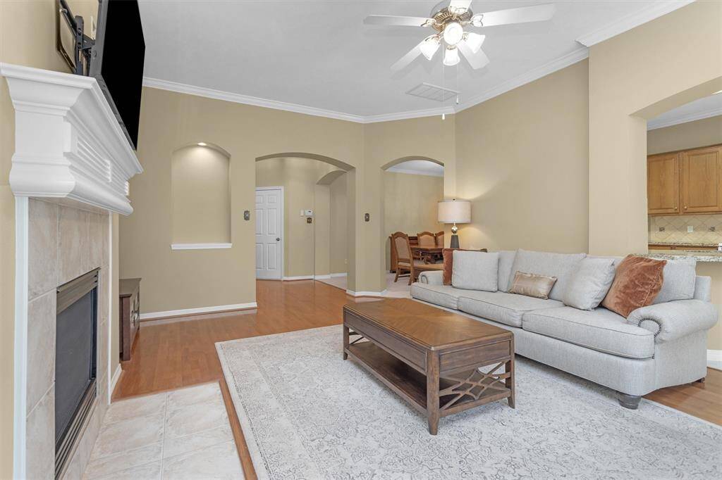 Art niches, ceiling fan and wood floors