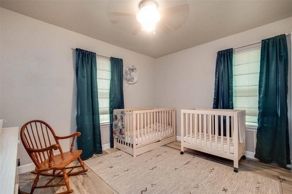 Secondary room can be used as a bedroom or a study