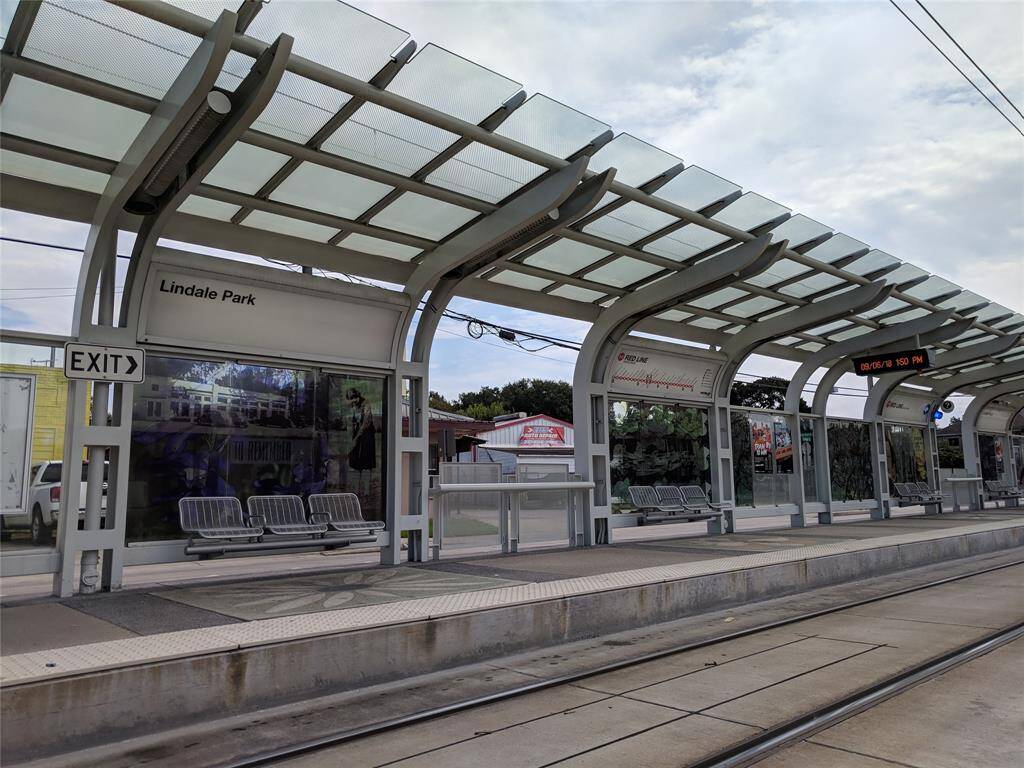 Walking distance to rail stop