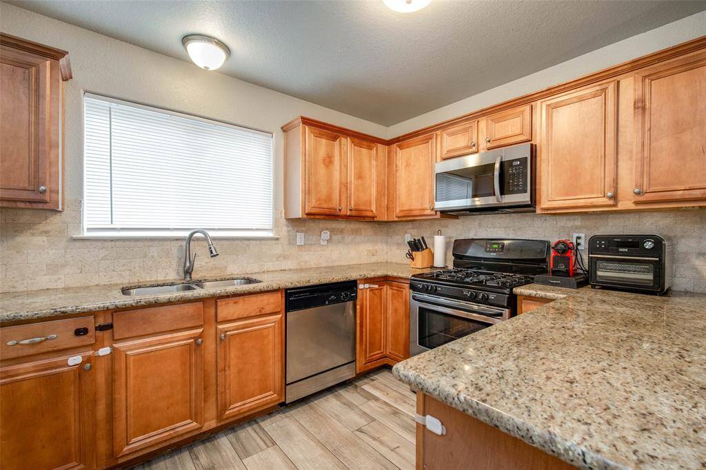 Huge kitchen with tons of counter space