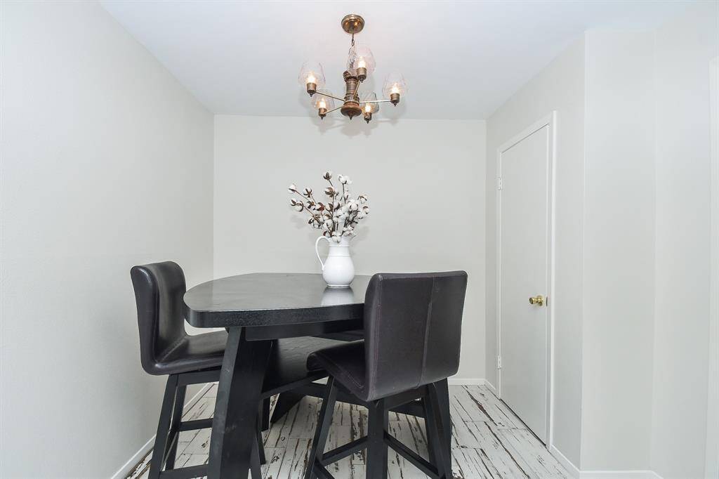 This spot may just become 'family central' on weekdays and nights --- or maybe an intimate retreat for two!