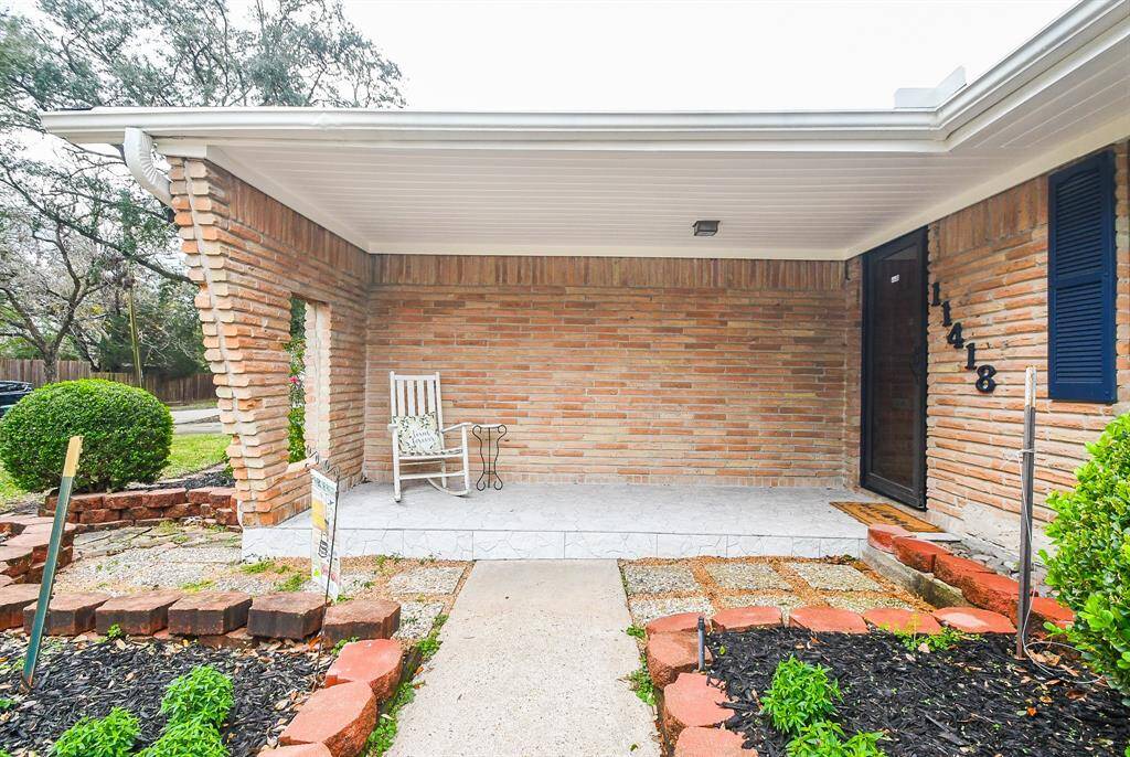 Don't you love the 1958 structural throwback in this roomy covered front porch/front entry setting?