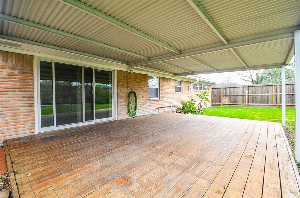 Your amazing covered patio is primed for fun entertainment in seasonal weather. There's plenty of room here for the all important grill and fun outdoor pieces!