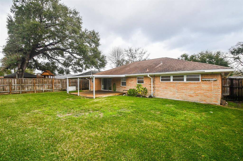 Picture this lush outdoor green carpet filled with family, friends and well wishers as you celebrate your new home!